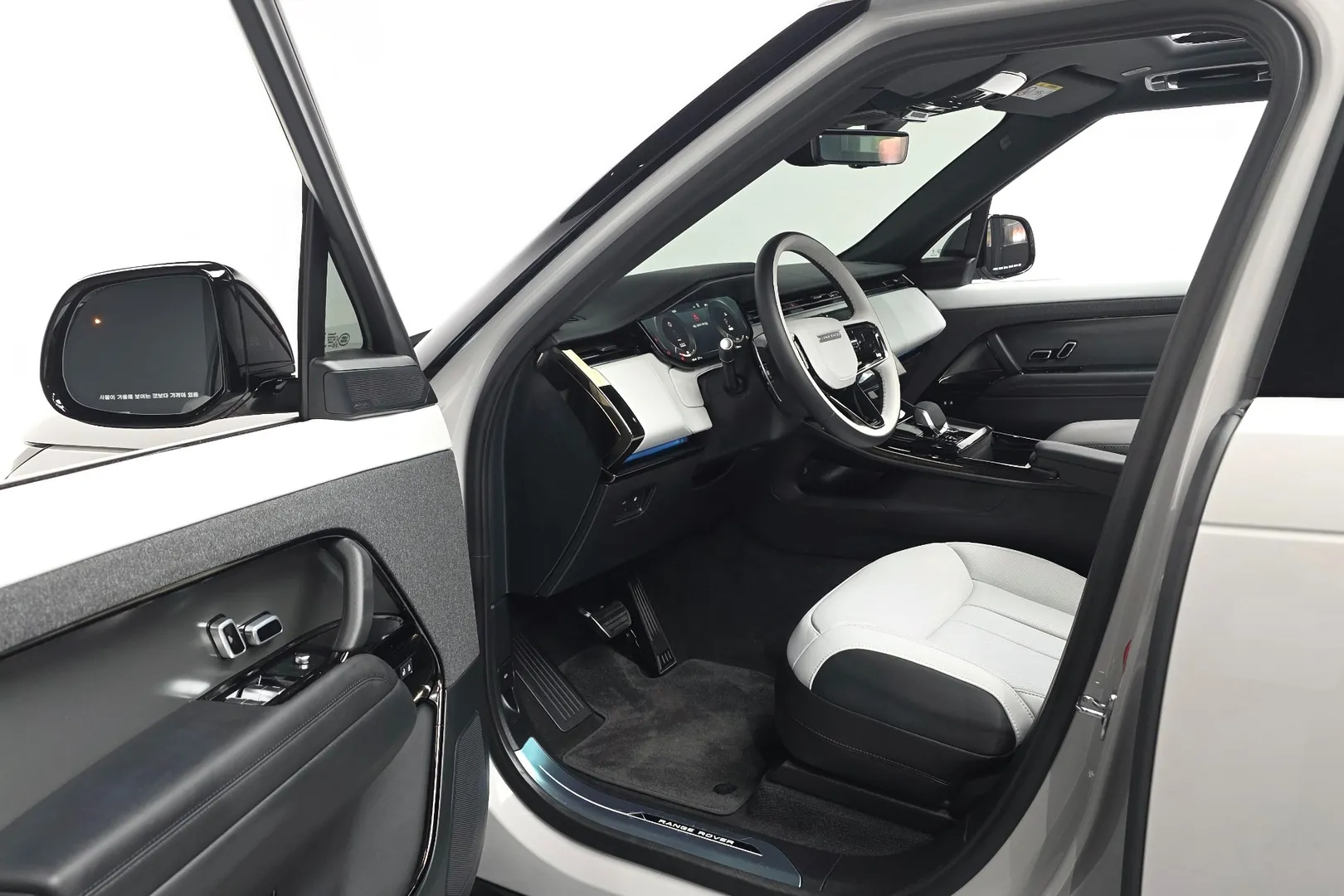 Выбор покупателей — Land Rover Range Rover Sport P550e Dynamic HSE 2025 3.0 л 550 л.с Гибрид, пробег 3 898 км, Серебристый, привезён из Корея, доставка по РФ, фото 6