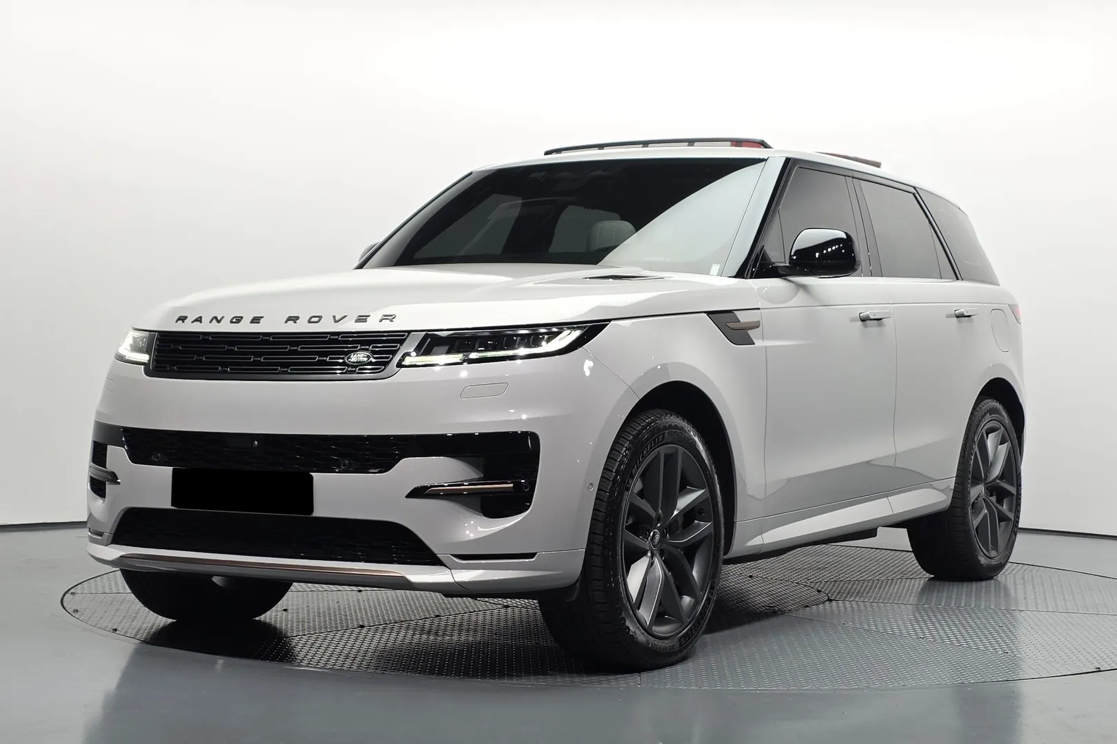 Land Rover Range Rover Sport P550e Dynamic HSE 2025, серебристый