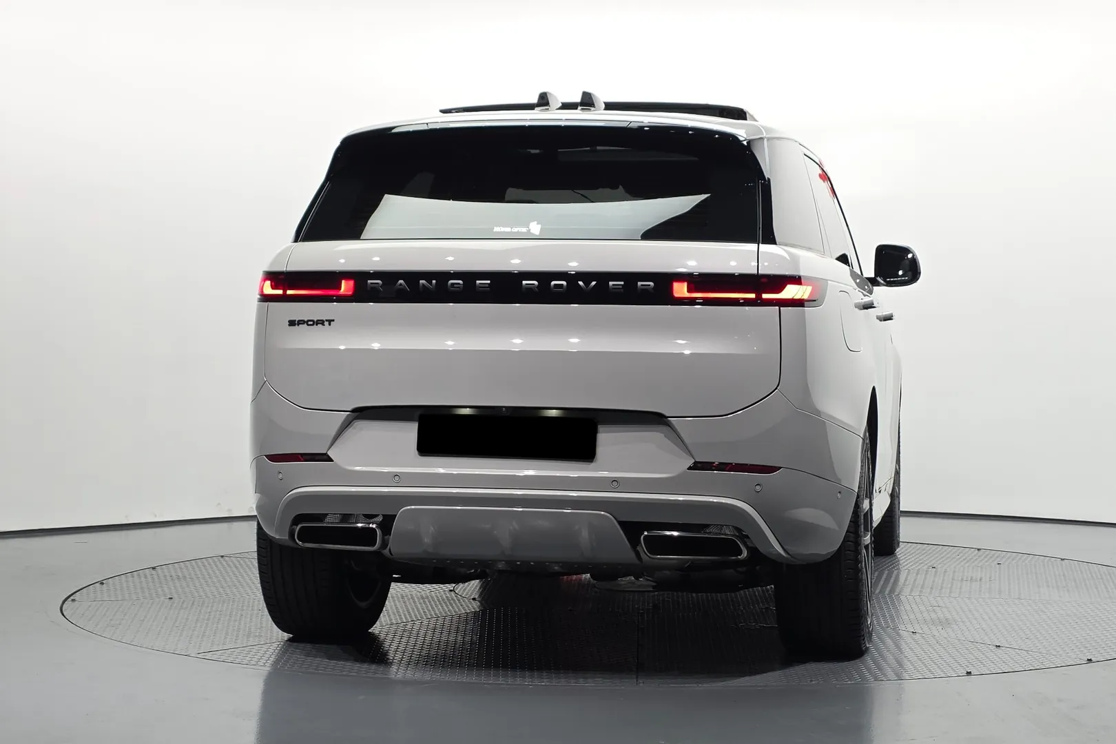 Купить Land Rover Range Rover Sport P550e Dynamic HSE 2025 3.0 л 550 л.с Гибрид, Серебристый, Автомат, Полный привод — авто из Корея, с доставкой по всей России, фото 3