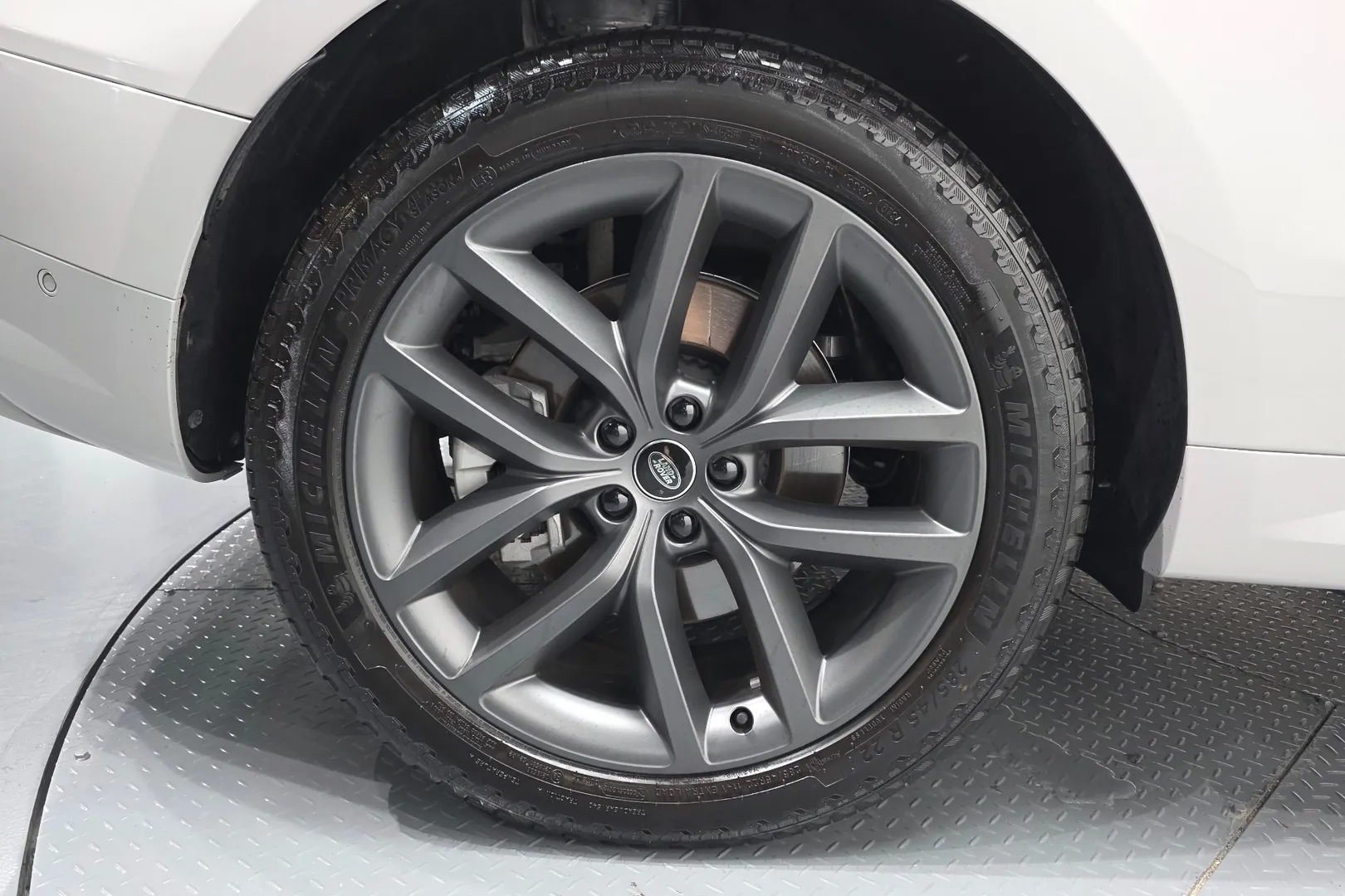 Land Rover Range Rover Sport P550e Dynamic HSE 2025 3.0 л 550 л.с Гибрид, пробег 3 898 км, цвет кузова Серебристый, тип трансмиссии Автомат, привод Полный привод, из Корея, фото 18