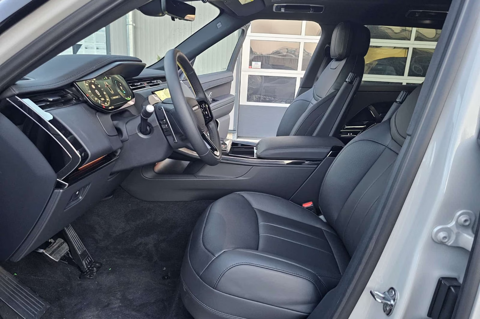 Автомобиль Land Rover Range Rover Sport Dynamic HSE P460e, plug-in hybrid 2026 3.0 л 460 л.с Гибрид, Серый, пробег 35 км, производство — Германия, доставка по РФ, фото 9