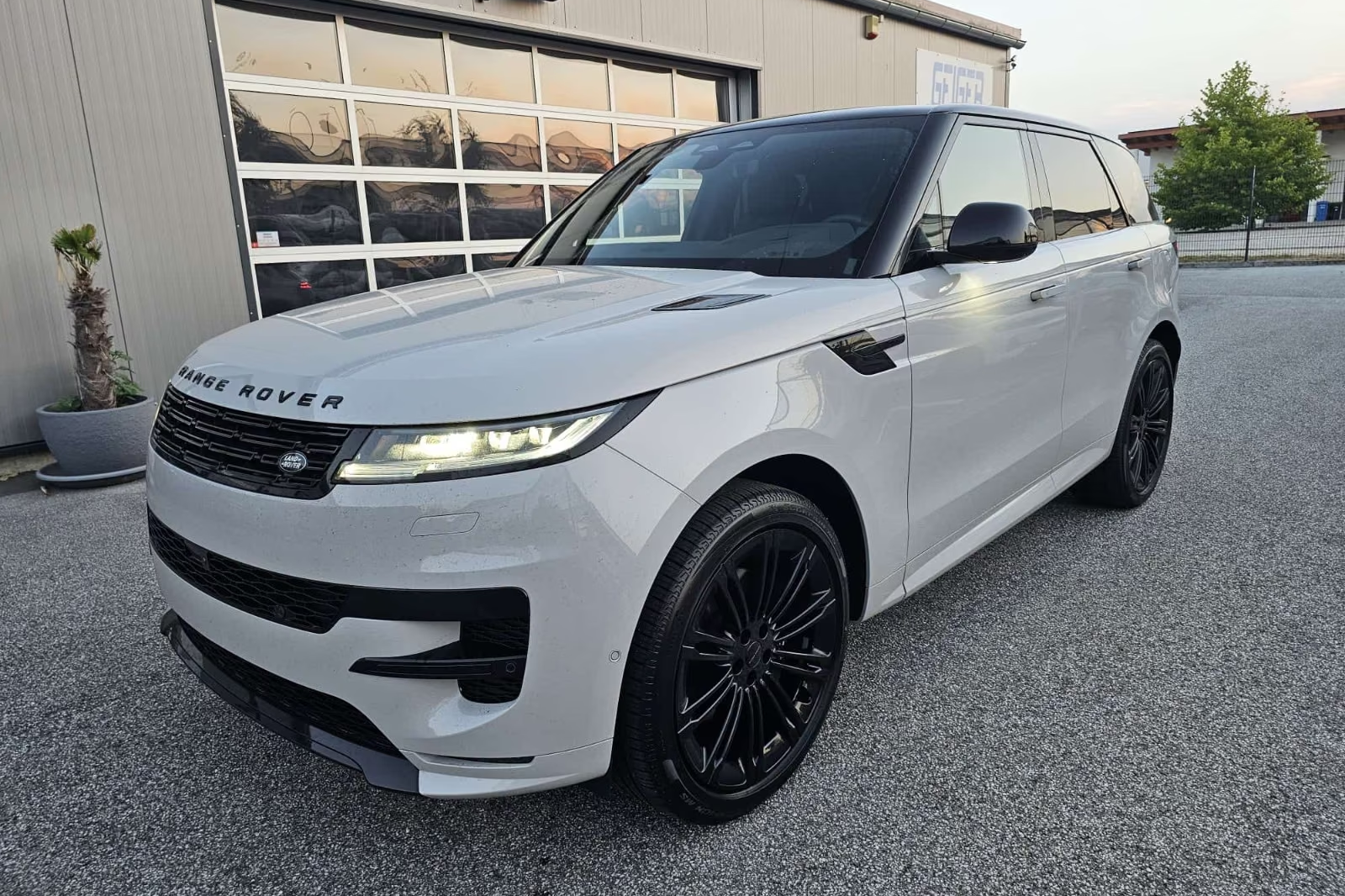 Land Rover Range Rover Sport Dynamic HSE P460e, plug-in hybrid 2026, белый