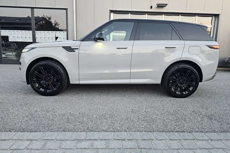 Land Rover Range Rover Sport Dynamic HSE P460e, plug-in hybrid 2026 3.0 л 460 л.с Гибрид, новый авто, Полный привод, Автомат, цвет Серый, страна-производитель — Германия Range Rover Sport Dynamic HSE P460e, plug-in hybrid - фото 3