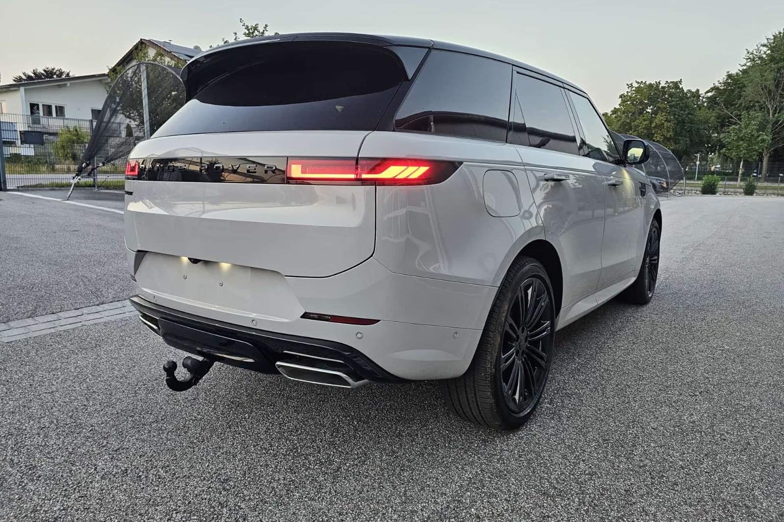 Заказать Land Rover Range Rover Sport Dynamic HSE P460e, plug-in hybrid 2026 3.0 л 460 л.с Гибрид с пробегом 35 км, Автомат, Полный привод, цвет Серый, поставка из Германия, доставка по РФ, фото 2