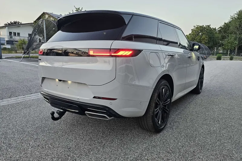 Заказать Land Rover Range Rover Sport Dynamic HSE P460e, plug-in hybrid 2026 3.0 л 460 л.с Гибрид с пробегом 35 км, Автомат, Полный привод, цвет Серый, поставка из Германия, доставка по РФ Range Rover Sport Dynamic HSE P460e, plug-in hybrid - фото 3