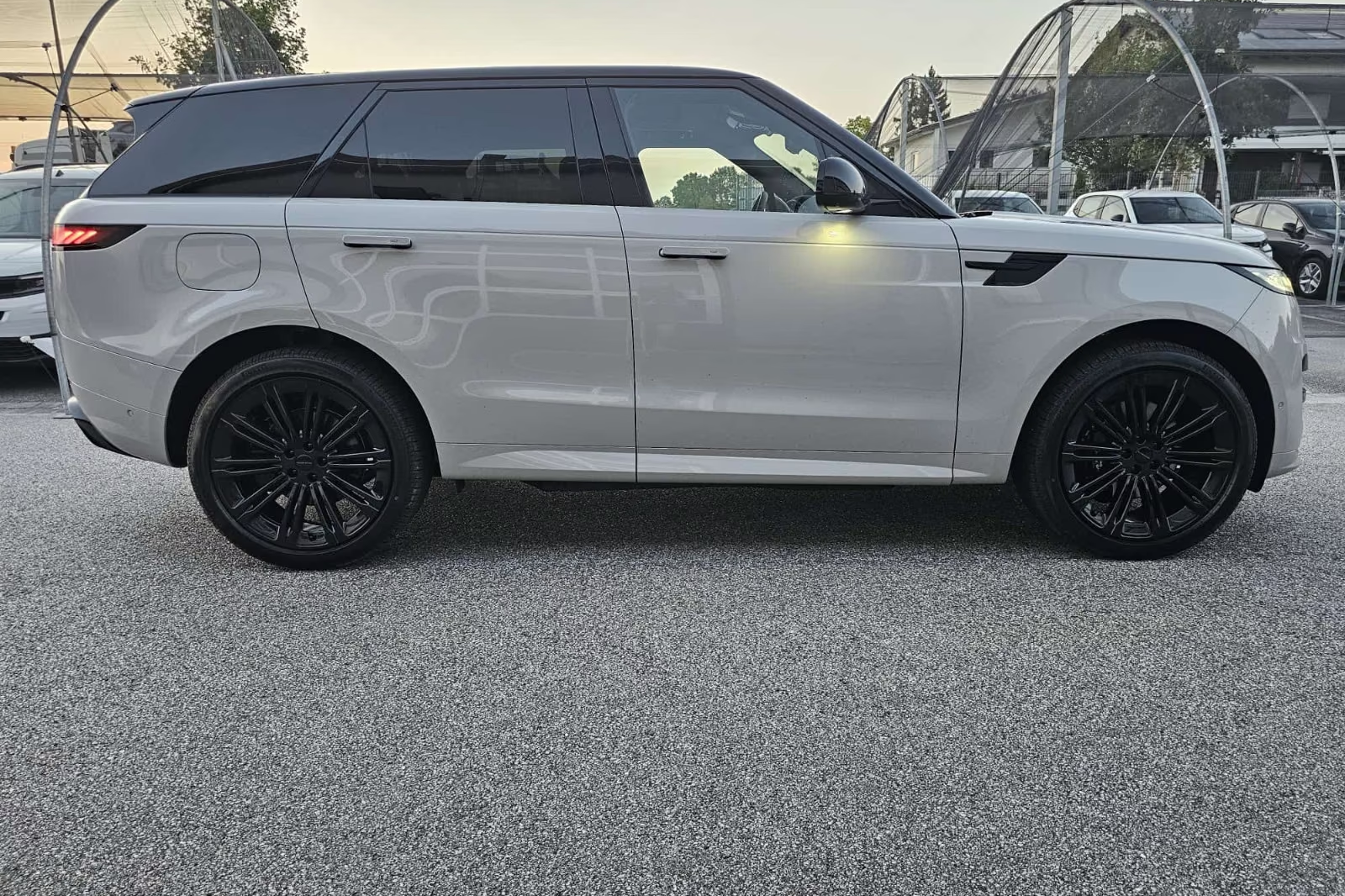 Land Rover Range Rover Sport Dynamic HSE P460e, plug-in hybrid 2026 3.0 л 460 л.с Гибрид в продаже: Серый, Автомат, Полный привод, страна-производитель — Германия, доставка по РФ, фото 4