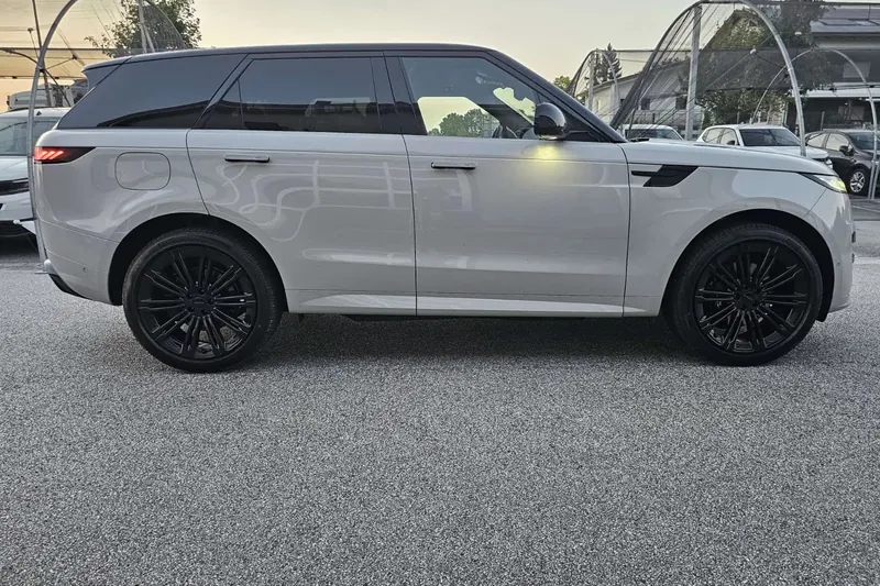 Land Rover Range Rover Sport Dynamic HSE P460e, plug-in hybrid 2026 3.0 л 460 л.с Гибрид в продаже: Серый, Автомат, Полный привод, страна-производитель — Германия, доставка по РФ, фото 4