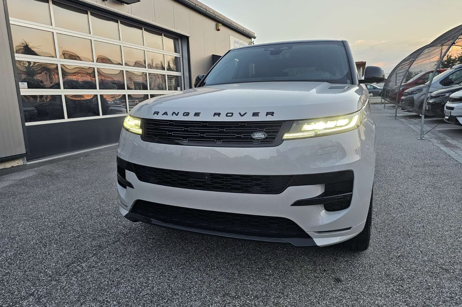 Новый Land Rover Range Rover Sport Dynamic HSE P460e, plug-in hybrid 2026 3.0 л 460 л.с Гибрид: Полный привод, Серый, коробка — Автомат, привезён из Германия, доставка по регионам, фото 5