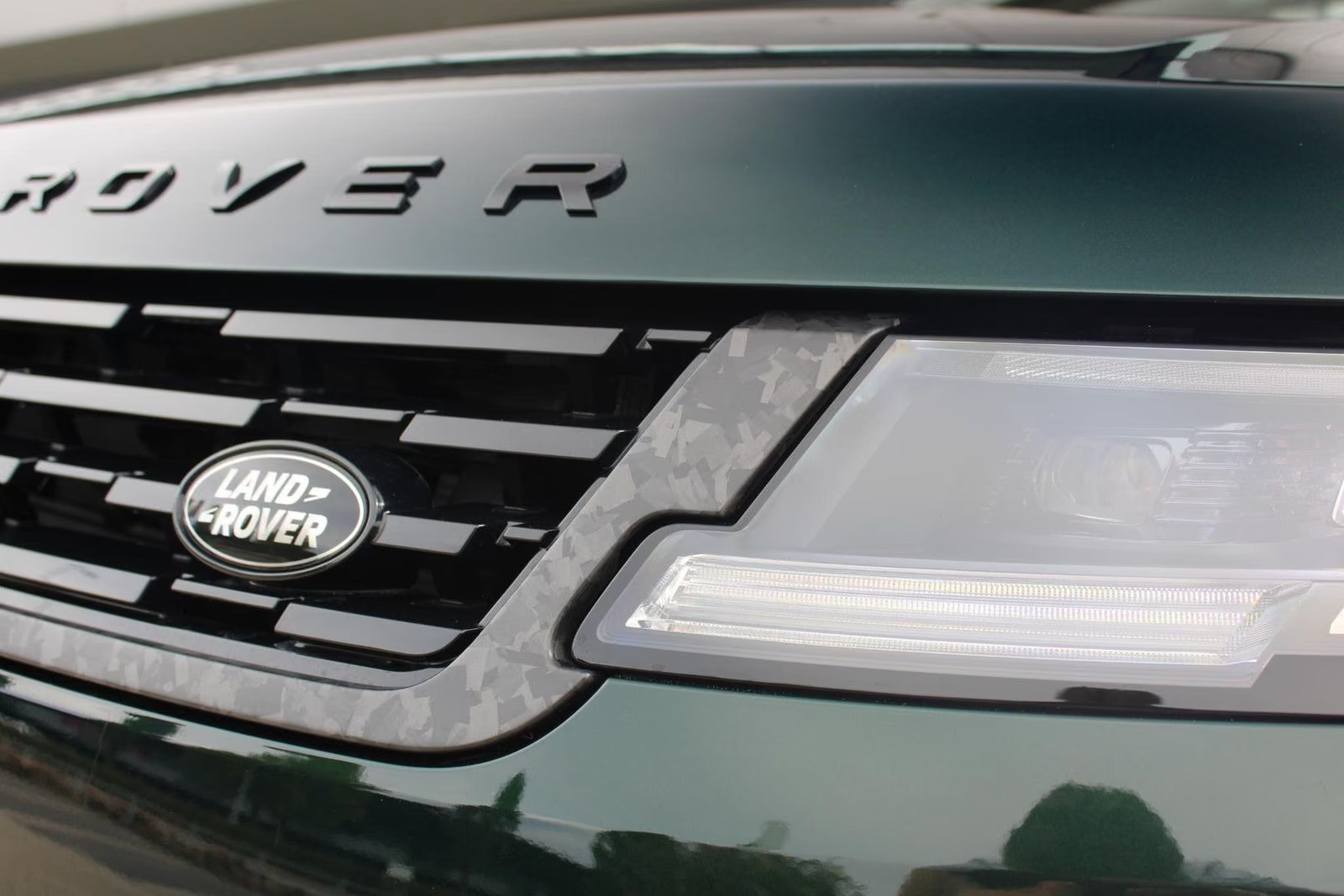 Доступен к заказу Land Rover Range Rover Sport P635 SV Carbon Edition 2026 4.4 л 635 л.с Бензин: Зелёный, коробка Автомат, привод Полный привод, осмотр и тест-драйв в Москве, фото 19