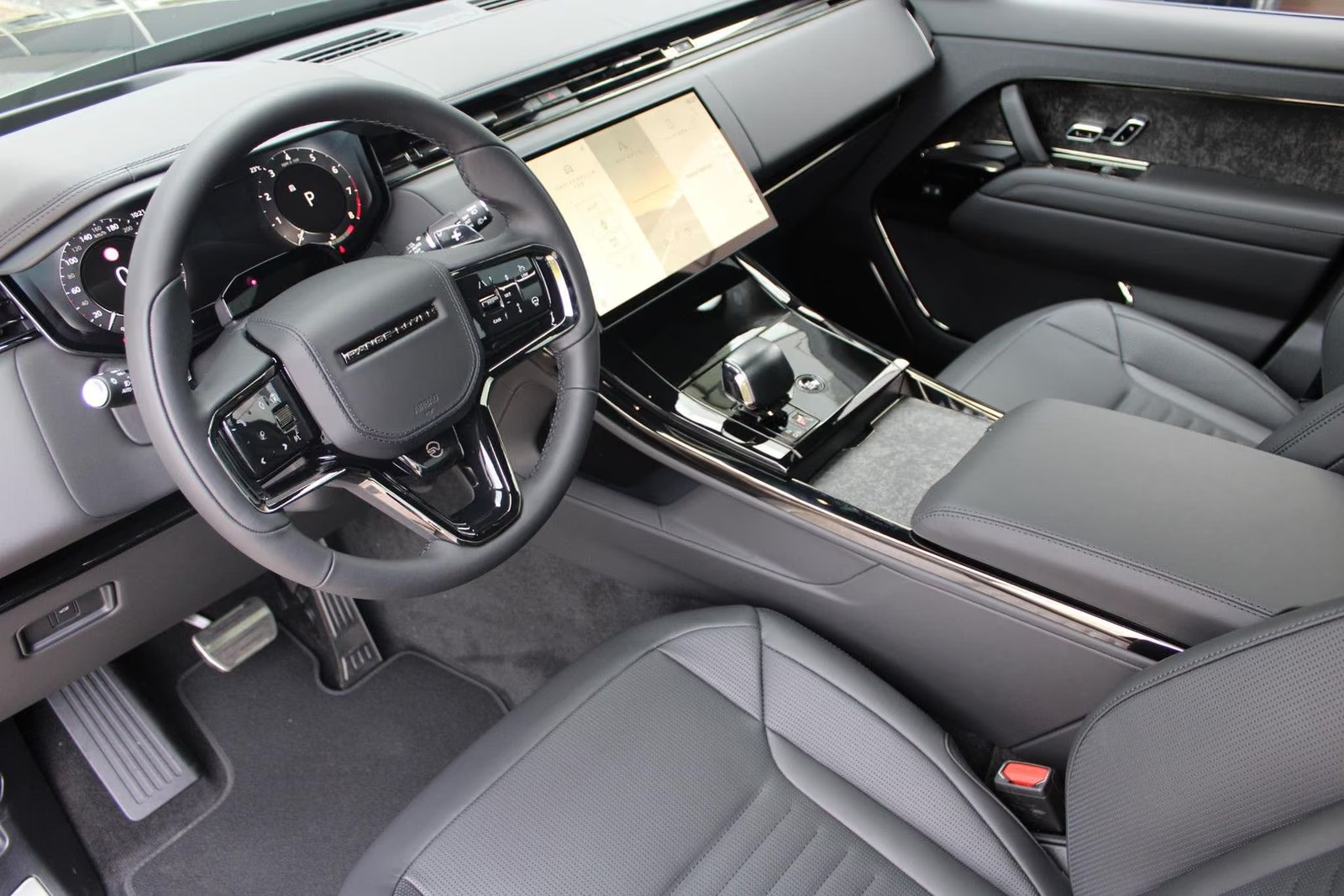 Автомобиль Land Rover Range Rover Sport P635 SV Carbon Edition 2026 4.4 л 635 л.с Бензин, Зелёный, пробег 25 км, производство — Нидерланды, доставка по РФ, фото 9