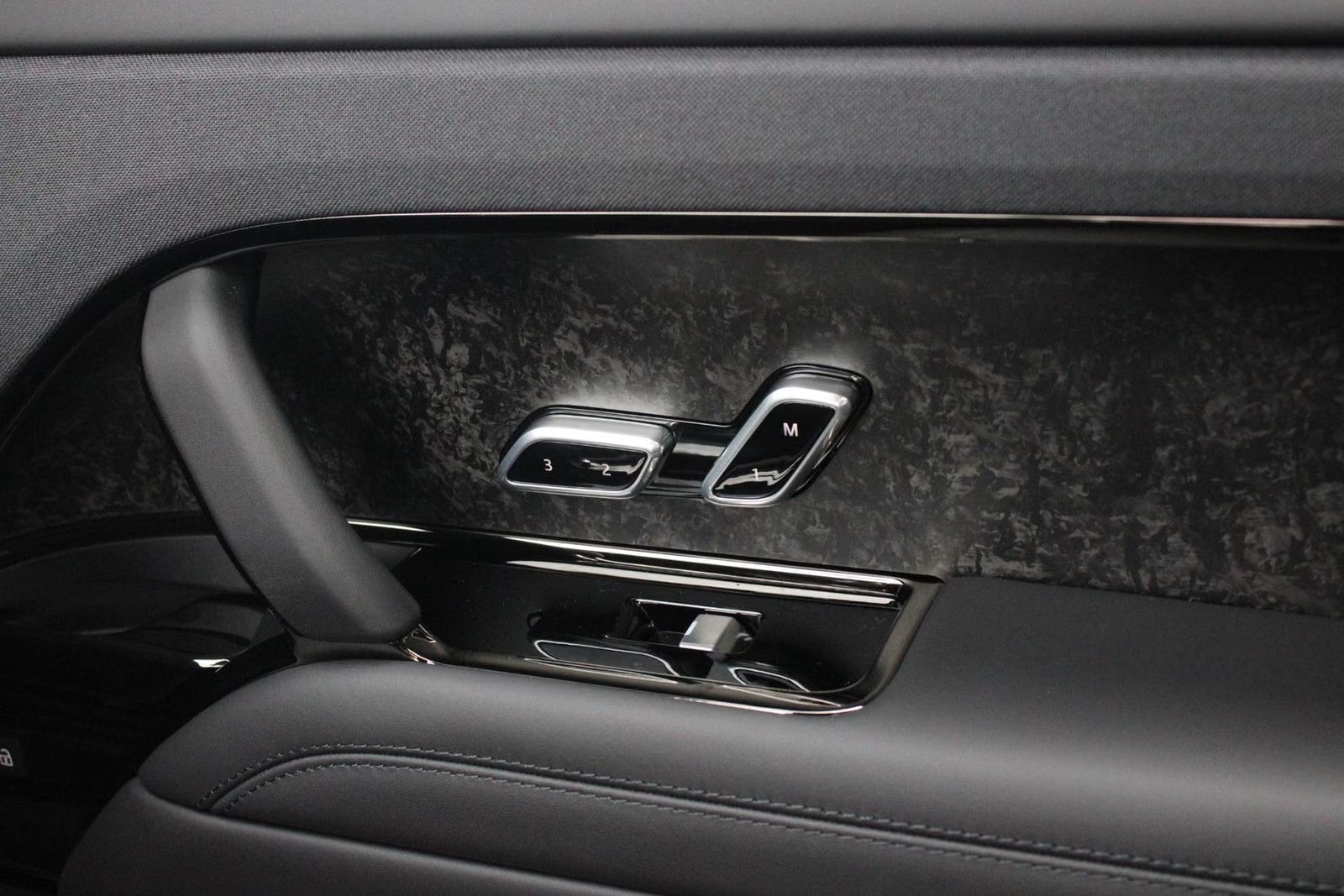 Land Rover Range Rover Sport P635 SV Carbon Edition 2026, зелёный, фото 31