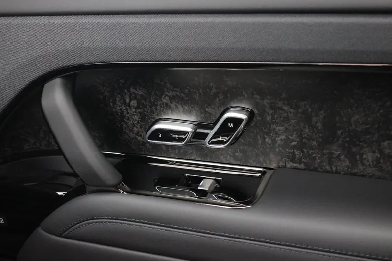 Land Rover Range Rover Sport P635 SV Carbon Edition 2026, зелёный, фото 31