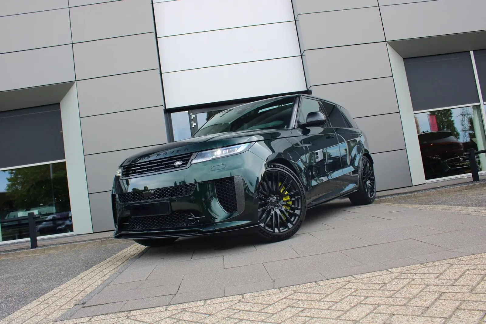 Новый Land Rover Range Rover Sport P635 SV Carbon Edition 2026 4.4 л 635 л.с Бензин: Полный привод, Зелёный, коробка — Автомат, привезён из Нидерланды, доставка по регионам, фото 5