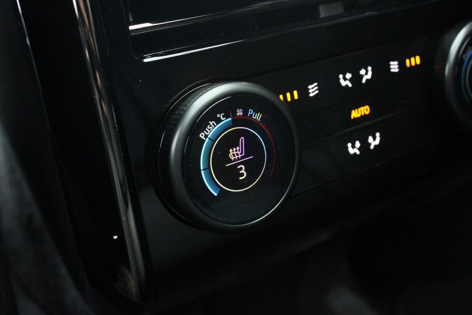Land Rover Range Rover Sport P635 SV Carbon Edition 2026, зелёный, фото 41