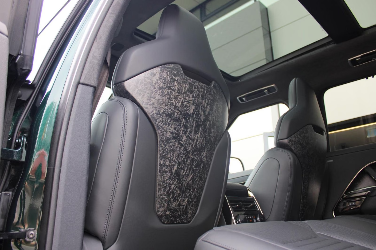Land Rover Range Rover Sport P635 SV Carbon Edition 2026 4.4 л 635 л.с Бензин, пробег 25 км, Зелёный, Полный привод, Автомат, авто из Нидерланды, доставка по РФ, фото 11