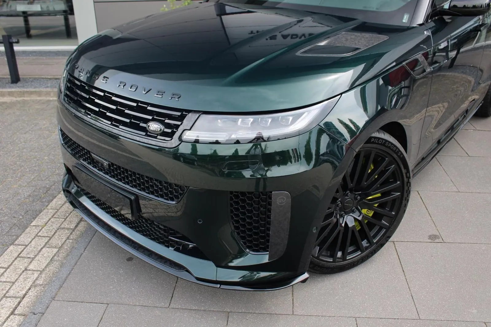 Выбор покупателей — Land Rover Range Rover Sport P635 SV Carbon Edition 2026 4.4 л 635 л.с Бензин, пробег 25 км, Зелёный, привезён из Нидерланды, доставка по РФ, фото 6