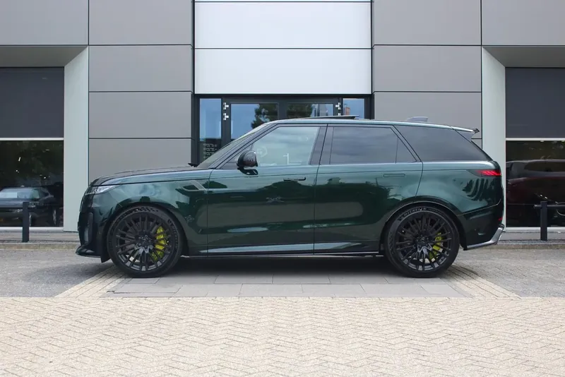 Заказать Land Rover Range Rover Sport P635 SV Carbon Edition 2026 4.4 л 635 л.с Бензин с пробегом 25 км, Автомат, Полный привод, цвет Зелёный, поставка из Нидерланды, доставка по РФ Range Rover Sport P635 SV Carbon Edition - фото 3