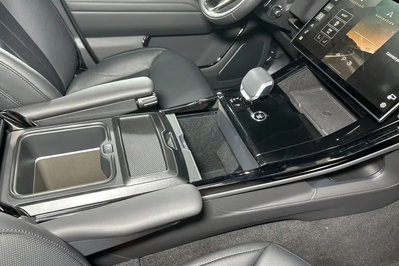 Оформить заказ на Land Rover Range Rover Sport P530 Autobiography 2026 4.4 л 530 л.с Бензин, коробка: Автомат, привод: Полный привод, доставка по России, салон в Москве, фото 14