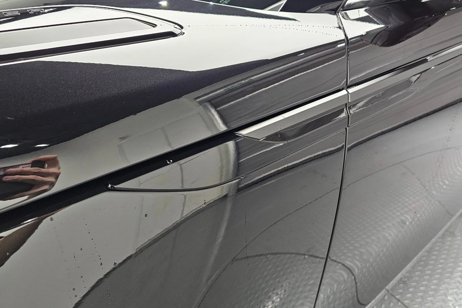 Доступен к заказу Land Rover Range Rover Velar P250 Dynamic SE 2026 2.0 л 250 л.с Бензин: Чёрный, коробка Автомат, привод Полный привод, осмотр и тест-драйв в Москве, фото 19