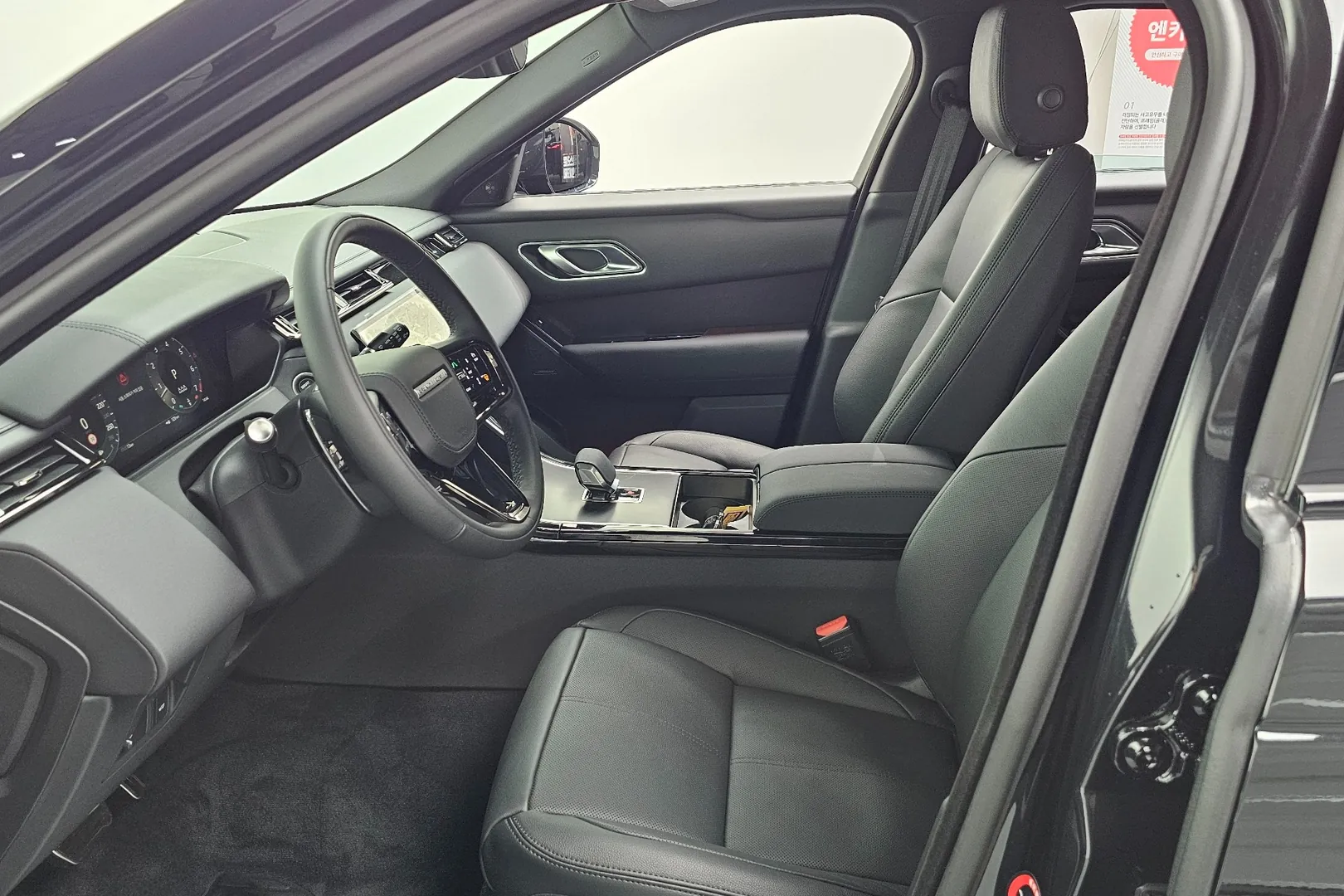 Land Rover Range Rover Velar P250 Dynamic SE 2026 2.0 л 250 л.с Бензин, коробка Автомат, привод Полный привод, автомобиль из Корея, доставка по России, фото 7