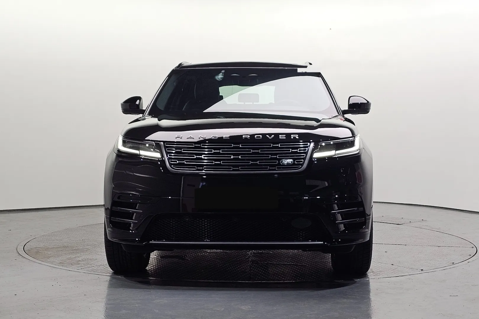 Land Rover Range Rover Velar P250 Dynamic SE 2026 2.0 л 250 л.с Бензин, новый авто, Полный привод, Автомат, цвет Чёрный, страна-производитель — Корея Range Rover Velar P250 Dynamic SE - фото 2
