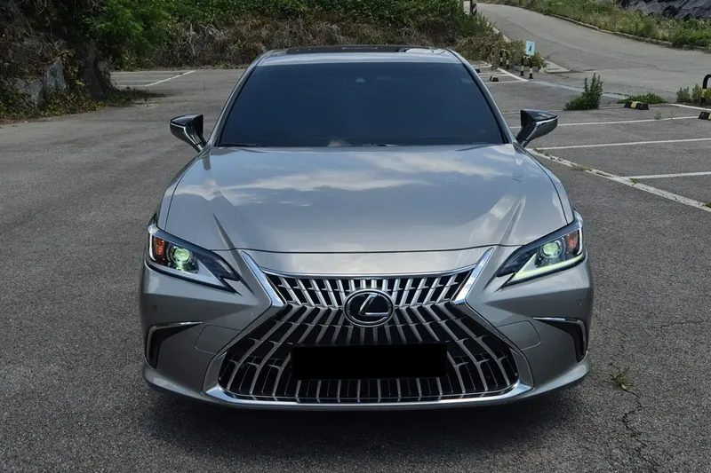 Lexus ES 300h Luxury Plus 2026 2.5 л 218 л.с Гибрид, новый авто, Передний привод, Автомат, цвет Серебристый, страна-производитель — Корея ES 300h Luxury Plus — фото 2