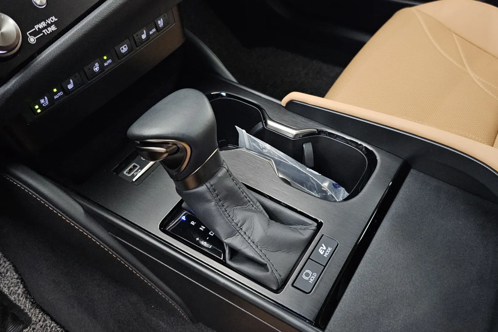 Автомобиль Lexus ES 2025 2.5 л 178 л.с Гибрид, Серый, пробег 12 946 км, производство — Япония, доставка по РФ