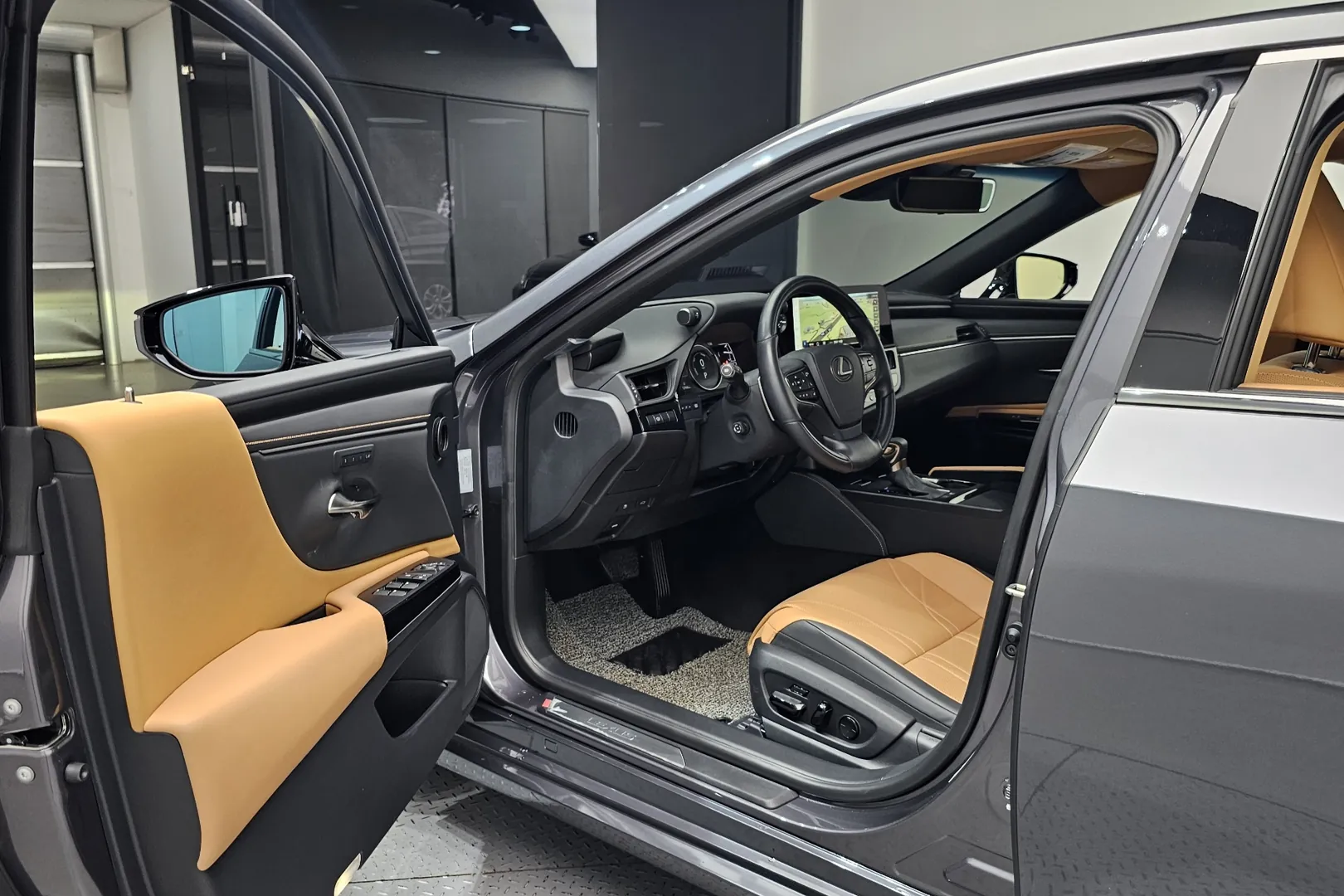 Новый Lexus ES 2025 2.5 л 178 л.с Гибрид: Полный привод, Серый, коробка — Автомат, привезён из Япония, доставка по регионам