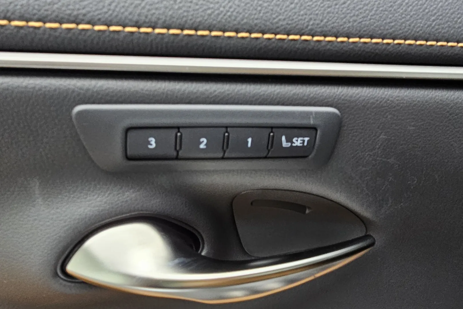 Купить Lexus ES 2025 2.5 л 178 л.с Гибрид с минимальным пробегом 12 946 км, Серый, доставим из Япония в любой город РФ