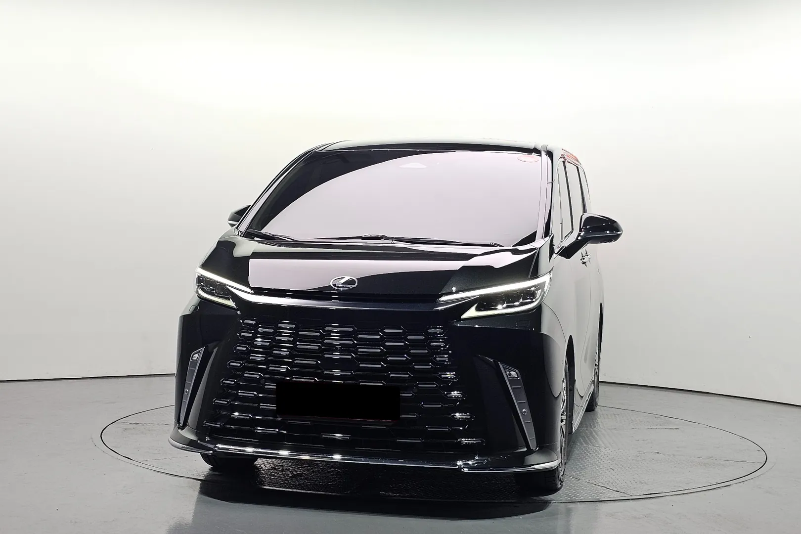 Lexus LM 500h Executive 2024 2.4 л 369 л.с Гибрид, новый авто, Полный привод, Автомат, цвет Чёрный, страна-производитель — Япония