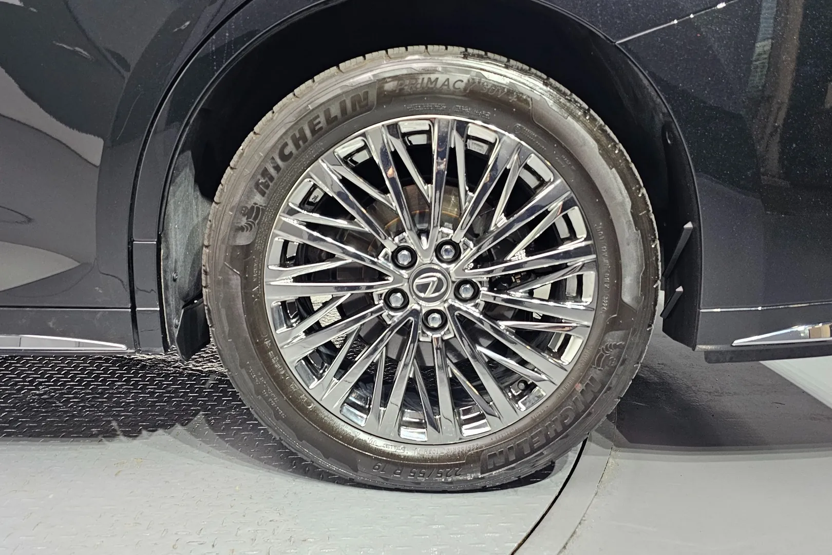 Lexus LM 500h Executive 2024 2.4 л 369 л.с Гибрид, пробег 14 060 км, цвет кузова Чёрный, тип трансмиссии Автомат, привод Полный привод, из Япония