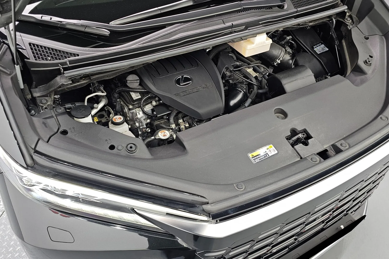 Доставка по РФ: Lexus LM 500h Executive 2024 2.4 л 369 л.с Гибрид, Чёрный, пробег 14 060 км, Полный привод, Автомат, осмотр возможен в Москве