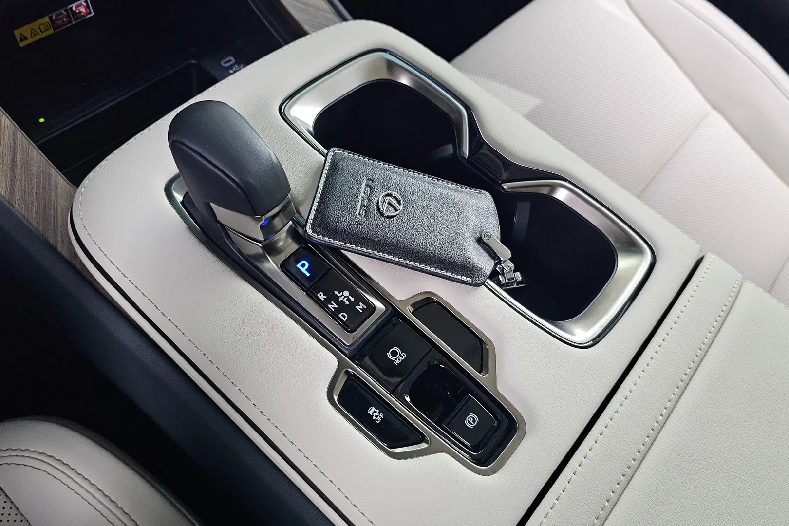 Надёжный Lexus LM 500h Executive 2024 2.4 л 369 л.с Гибрид с двигателем 2,4 л, Чёрный, пробег 14 060 км, Автомат, поставка из Япония