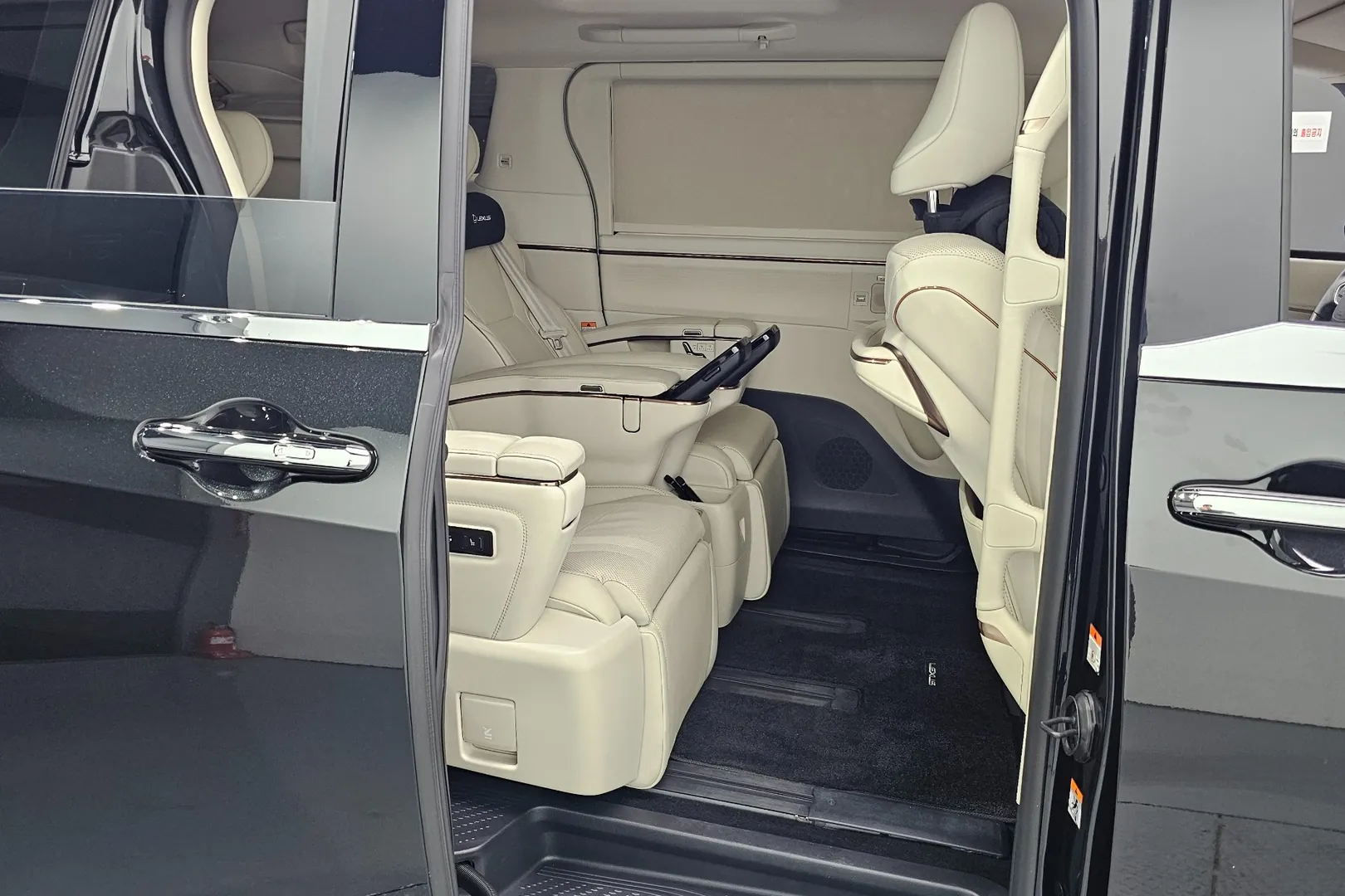 Lexus LM 500h Executive 2024 2.4 л 369 л.с Гибрид, коробка Автомат, привод Полный привод, автомобиль из Япония, доставка по России