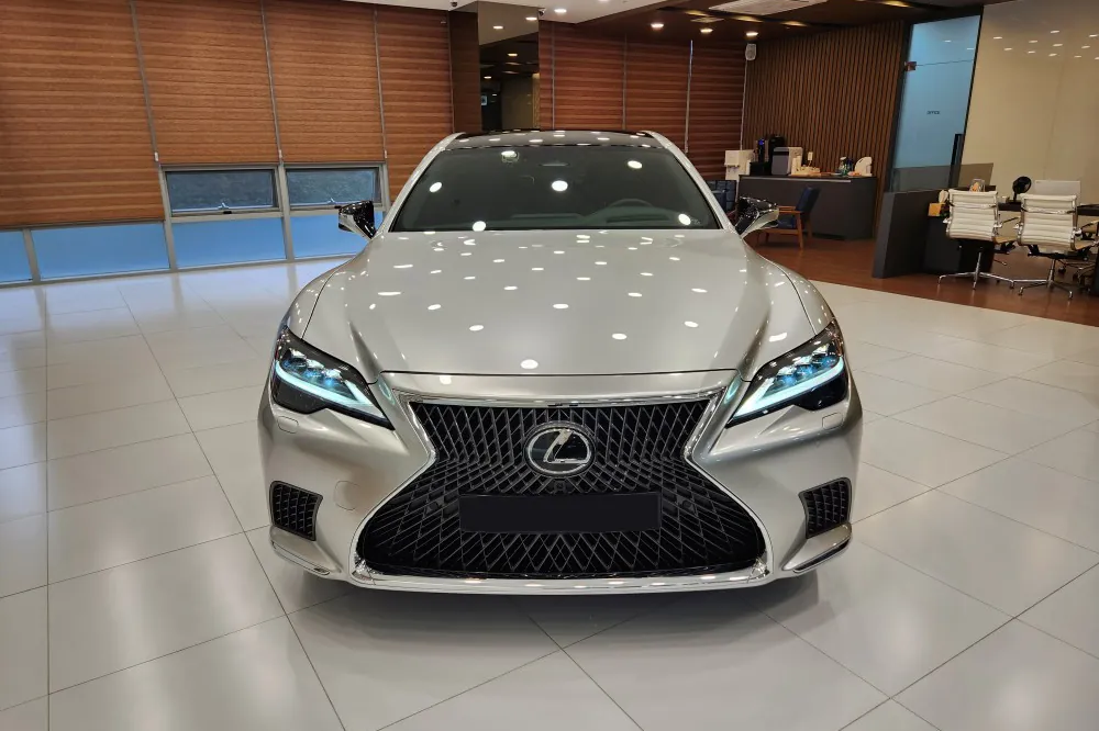 Lexus LS 3.5 Luxury 2024 3.4 л 299 л.с Бензин, новый авто, Полный привод, Автомат, цвет Серебристый, страна-производитель — Япония