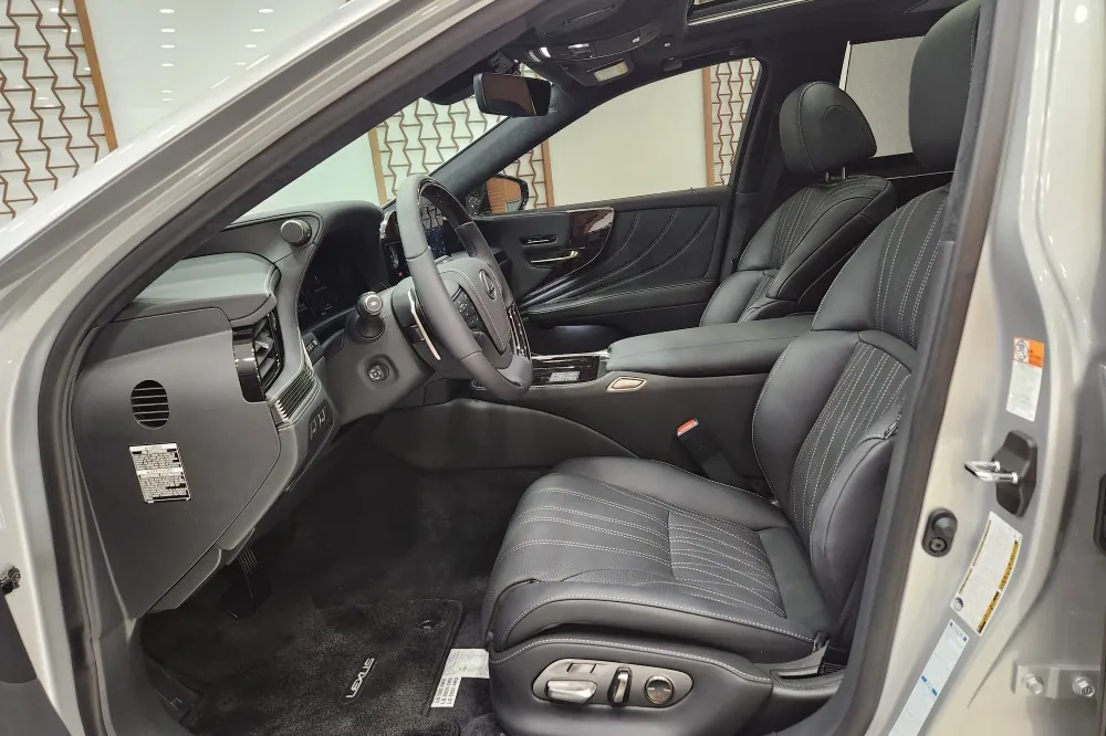 Выбор покупателей — Lexus LS 3.5 Luxury 2024 3.4 л 299 л.с Бензин, пробег 1 077 км, Серебристый, привезён из Япония, доставка по РФ