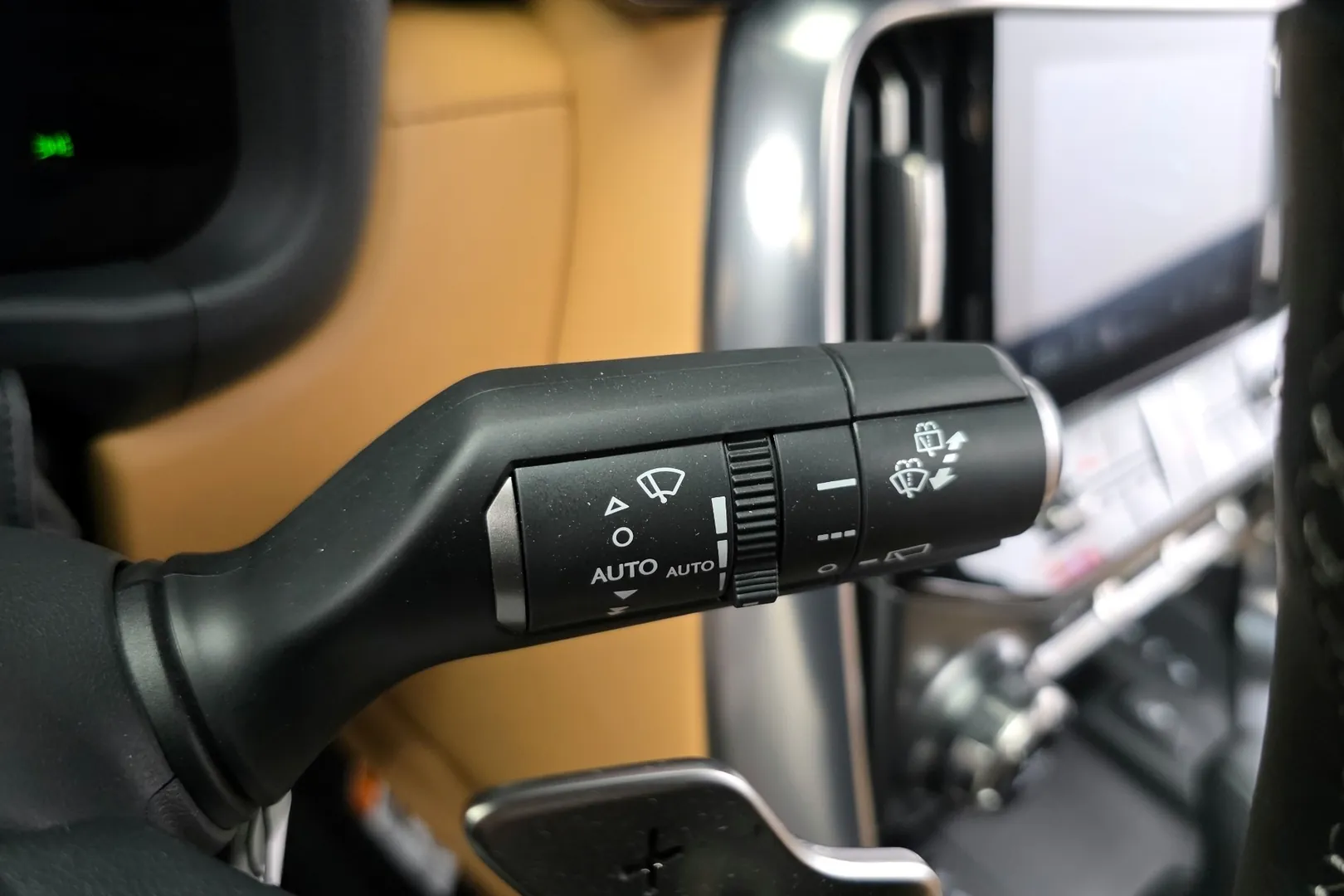 Оформить заказ на Lexus LX 700h Luxury 2025 3.4 л 457 л.с Гибрид, коробка: Автомат, привод: Полный привод, доставка по России, салон в Москве