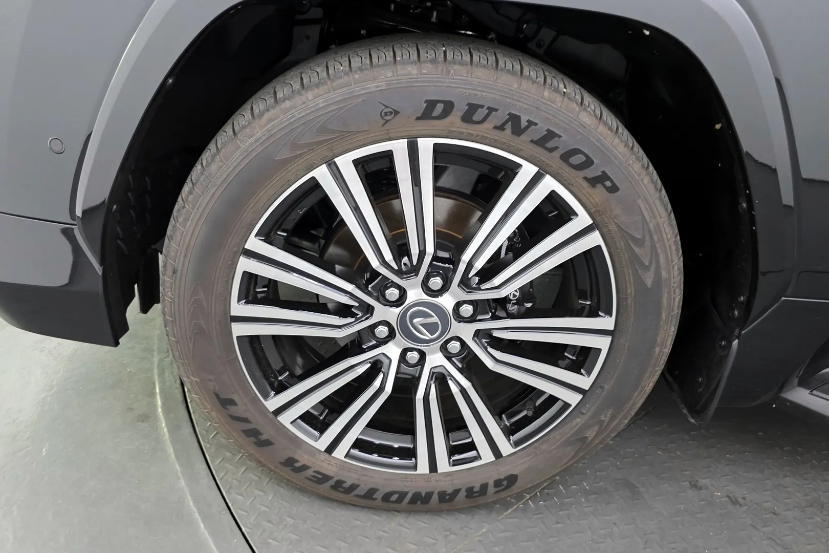 Доставка по РФ: Lexus LX 700h Luxury 2025 3.4 л 457 л.с Гибрид, Чёрный, пробег 1 713 км, Полный привод, Автомат, осмотр возможен в Москве