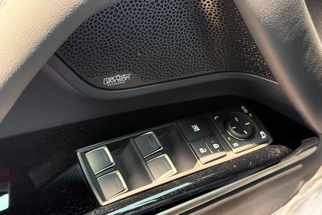 Новый Lexus LX 600 F Sport 2026 3.4 л 409 л.с Бензин в кузове Чёрный, коробка — Автомат, привод — Полный привод, страна производства — ОАЭ, фото 12