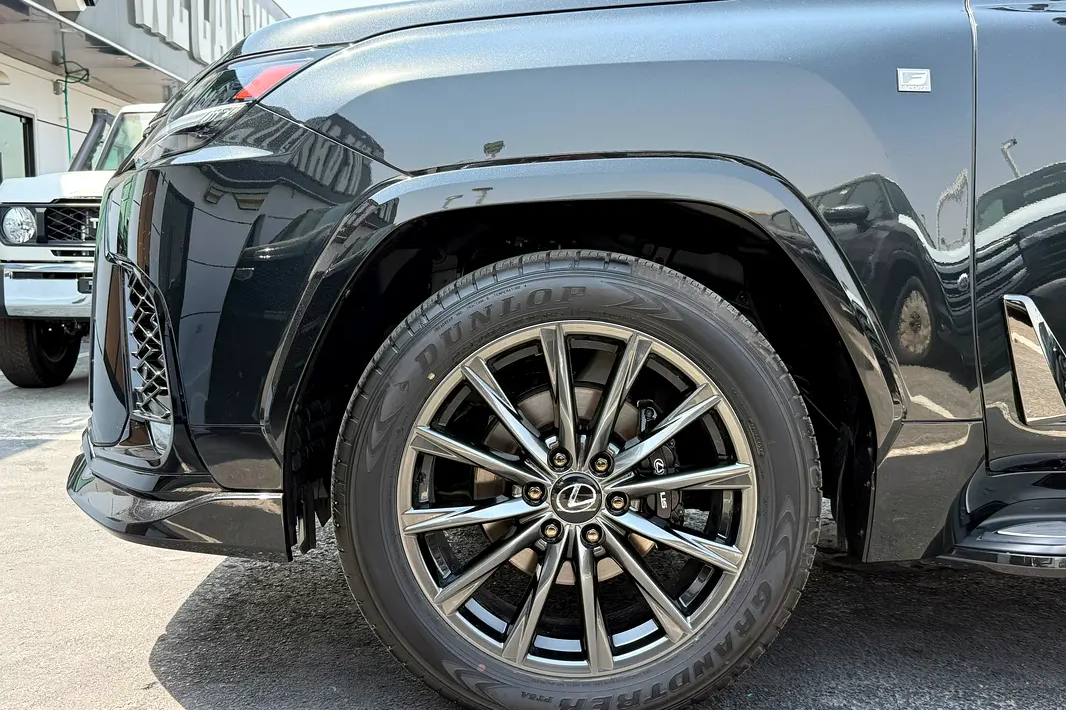 Доступен к заказу Lexus LX 600 F Sport 2026 3.4 л 409 л.с Бензин: Чёрный, коробка Автомат, привод Полный привод, осмотр и тест-драйв в Москве, фото 19
