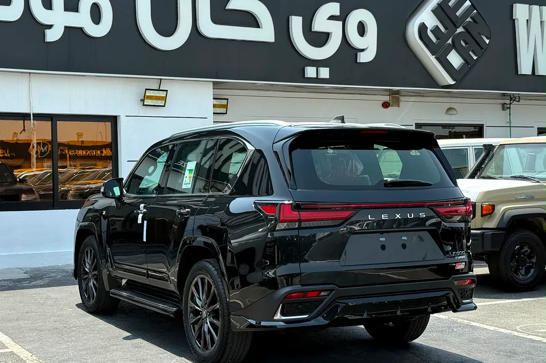 Купить Lexus LX 600 F Sport 2026 3.4 л 409 л.с Бензин, Чёрный, Автомат, Полный привод — авто из ОАЭ, с доставкой по всей России, фото 3