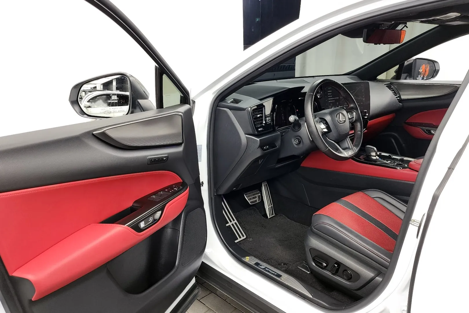 Lexus NX F-Sport 2024 2.5 л 182 л.с Гибрид в продаже: Белый, Автомат, Полный привод, страна-производитель — Япония, доставка по РФ