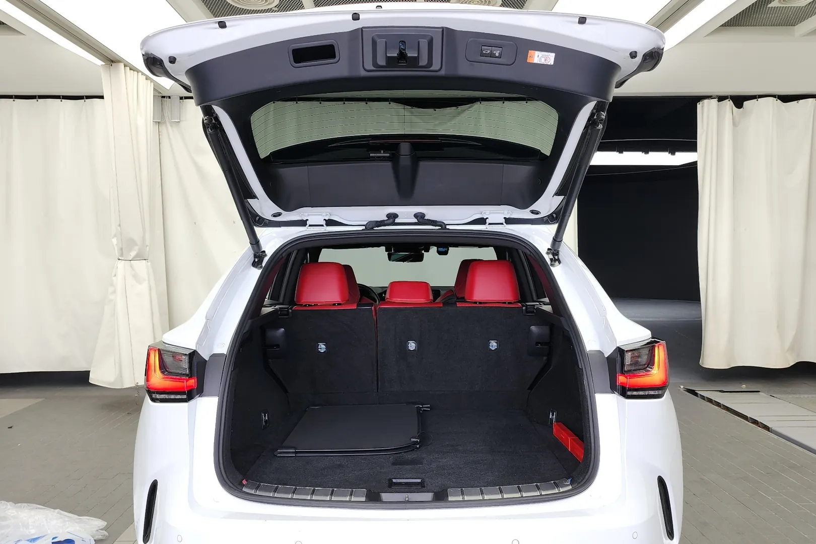 Lexus NX F-Sport 2024 2.5 л 182 л.с Гибрид, пробег 39 704 км, Белый цвет, коробка Автомат, привод Полный привод, авто из Япония