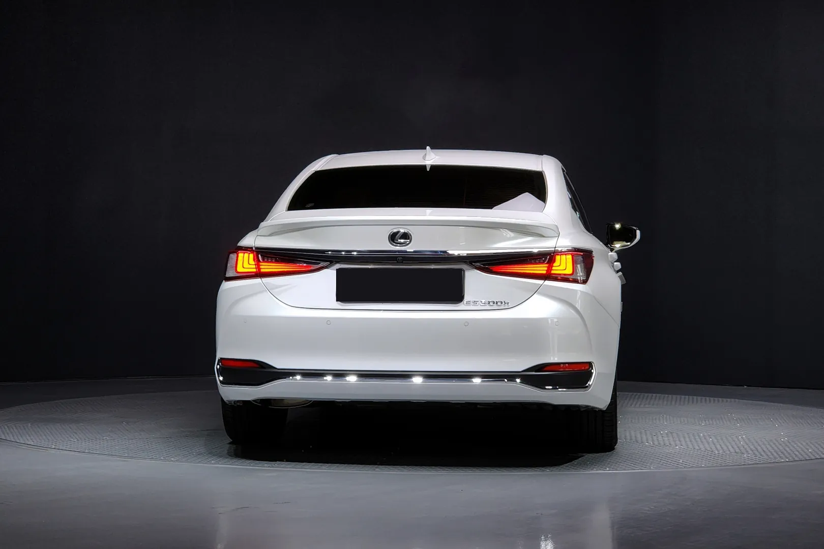 Купить Lexus NX F-Sport 2024 2.5 л 182 л.с Гибрид, Белый, Автомат, Полный привод — авто из Япония, с доставкой по всей России