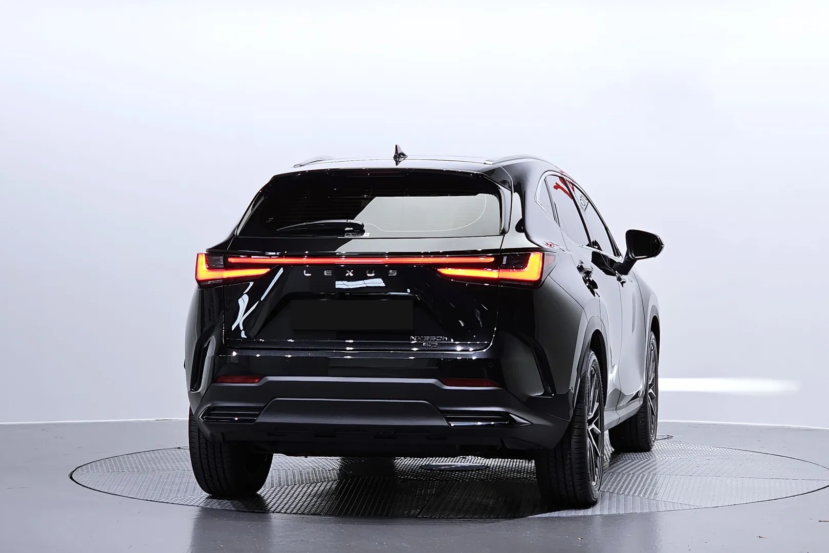 Купить Lexus NX Luxury 2025 2.5 л 199 л.с Гибрид, Серый, Автомат, Полный привод — авто из Япония, с доставкой по всей России