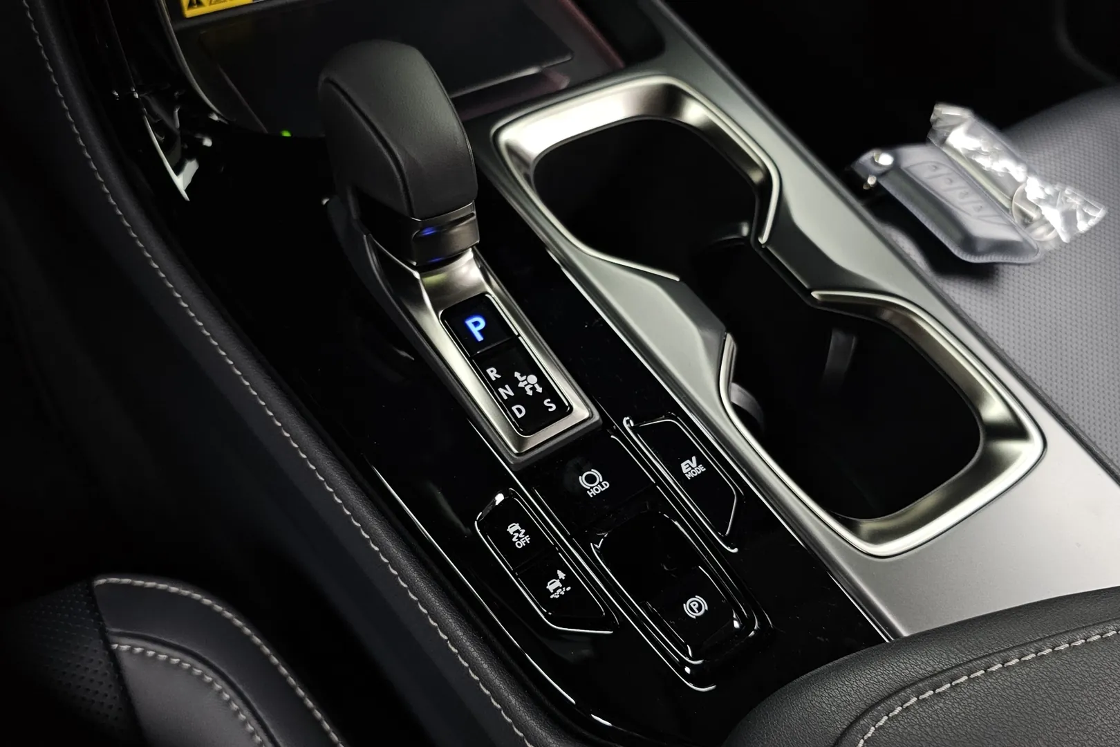 Автомобиль Lexus NX Luxury 2025 2.5 л 199 л.с Гибрид, Серый, пробег 1 234 км, производство — Япония, доставка по РФ