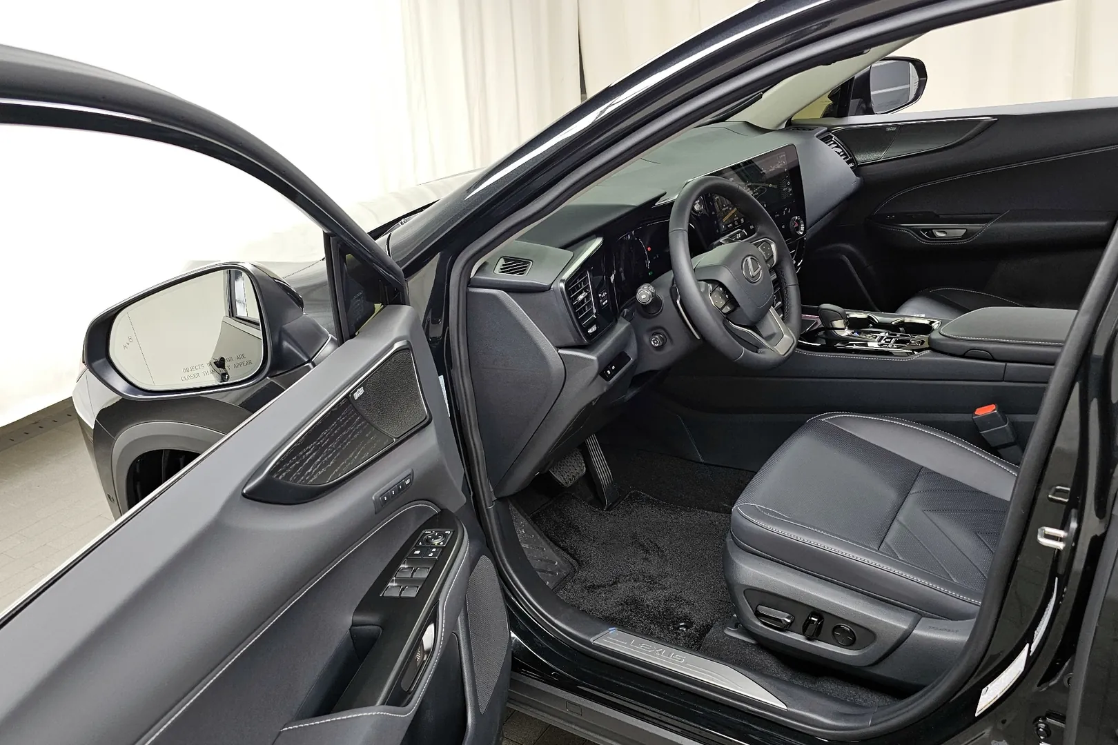 Новый Lexus NX Luxury 2025 2.5 л 199 л.с Гибрид: Полный привод, Серый, коробка — Автомат, привезён из Япония, доставка по регионам