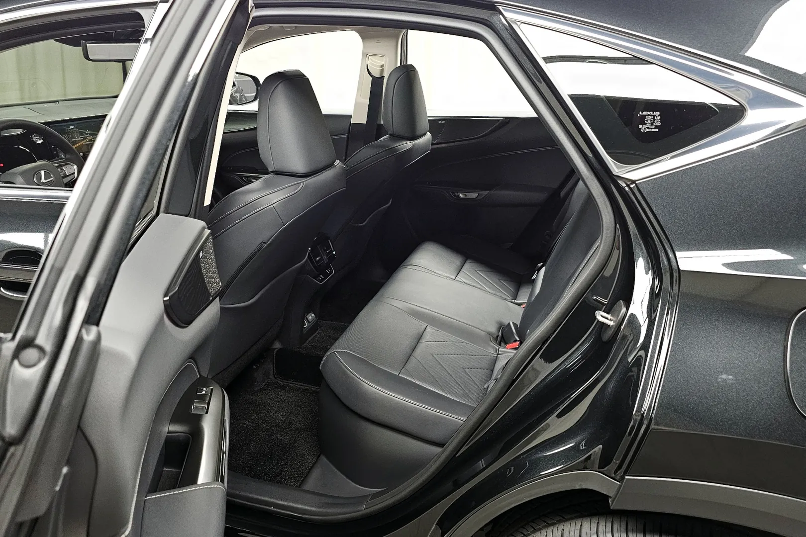 Купить Lexus NX Luxury 2025 2.5 л 199 л.с Гибрид с минимальным пробегом 1 234 км, Серый, доставим из Япония в любой город РФ