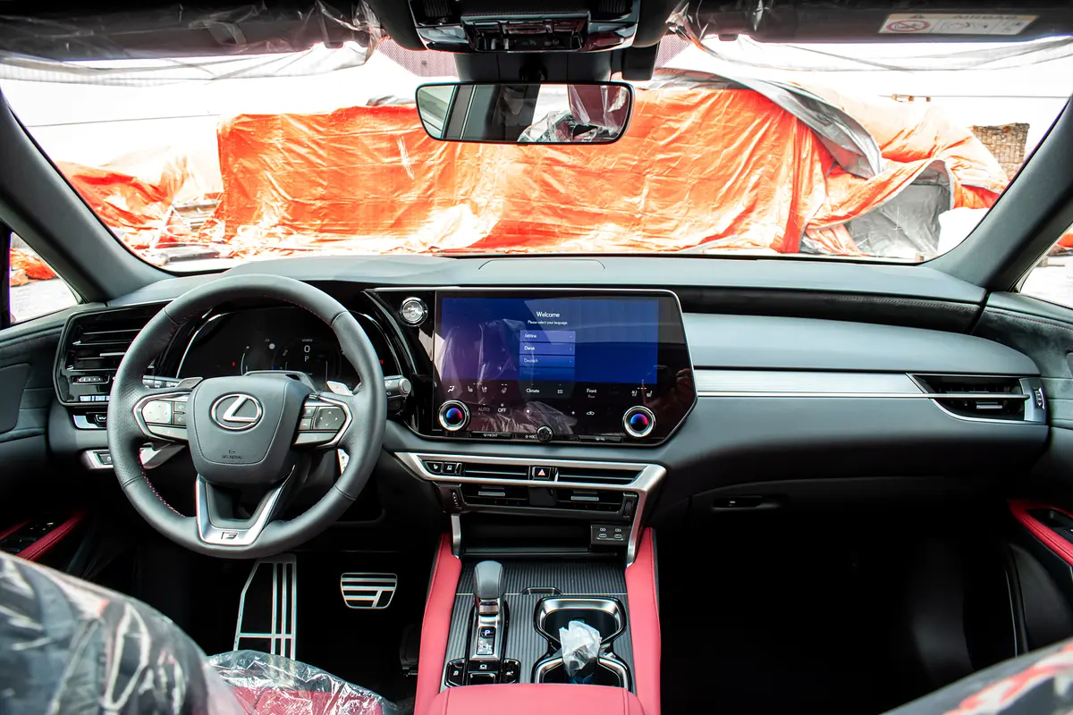 Выбор покупателей — Lexus RX 500h F Sport Performance 2026 2.4 л 367 л.с Гибрид, пробег 10 км, Чёрный, привезён из ОАЭ, доставка по РФ, фото 6