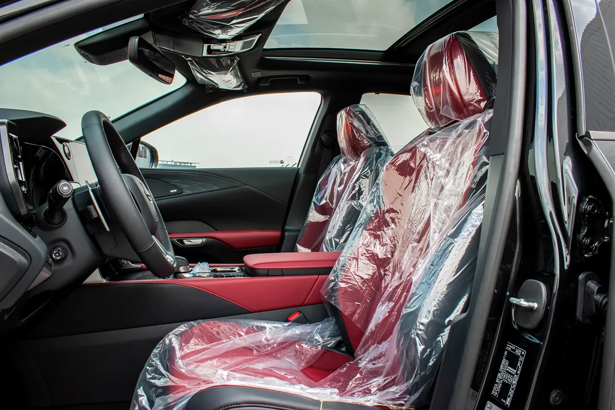 Надёжный Lexus RX 500h F Sport Performance 2026 2.4 л 367 л.с Гибрид с двигателем 2,4 л, Чёрный, пробег 10 км, Автомат, поставка из ОАЭ, фото 8